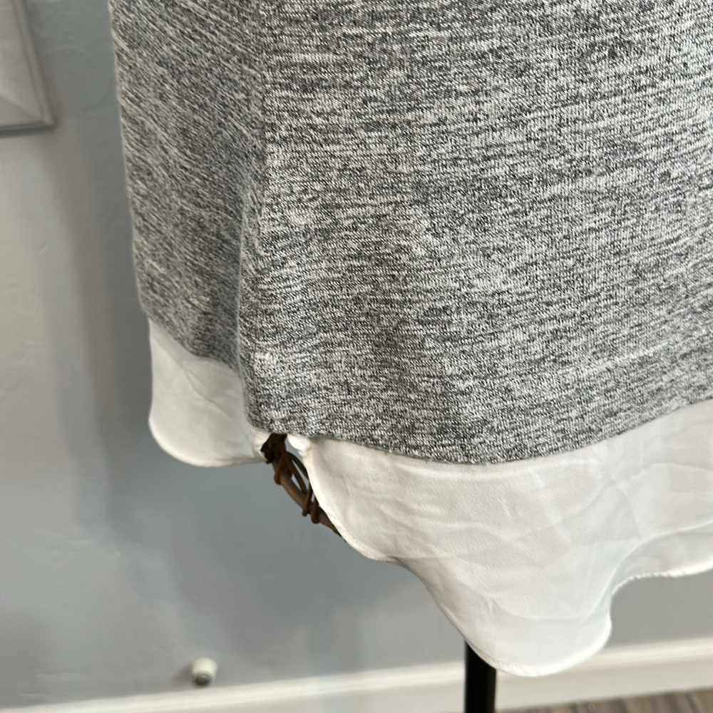 Banana Republic Gray and White Sleeveless Top. Size MP. - Picture 6 of 7
